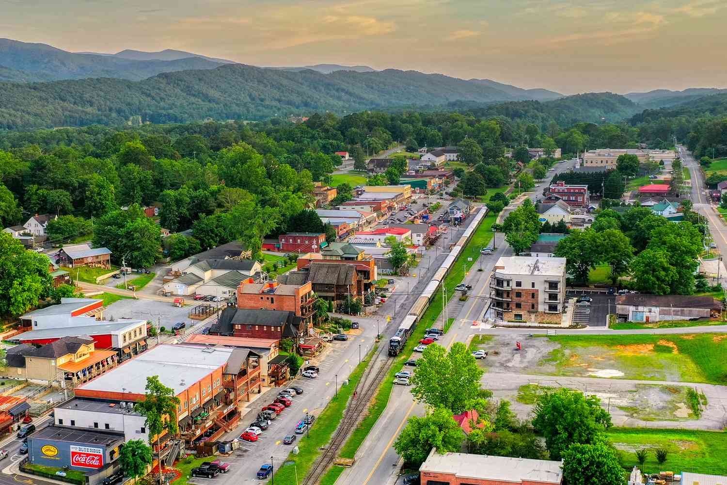 Main town square of Ellijay, Georgia, a charming and historic area perfect for visitors staying at Bereishis The Farm, offering shopping, dining, and local attractions.